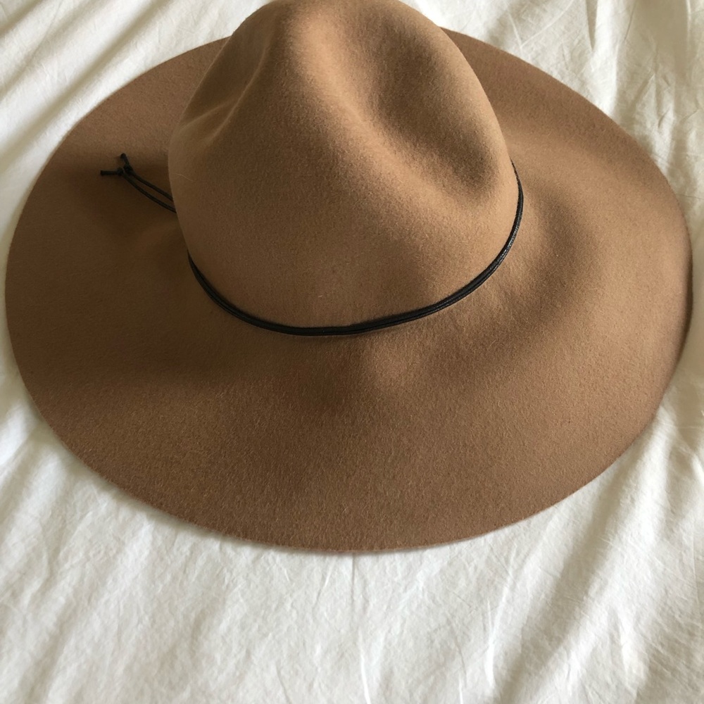 Floppy hat